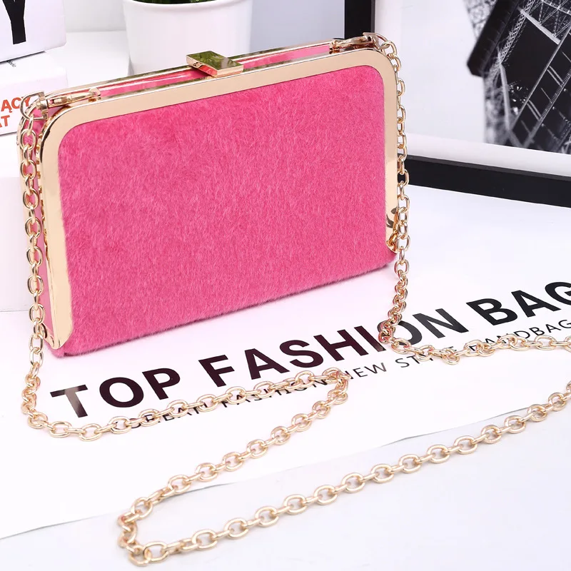 Women In Hand 2019 New Stylish Joker Temperament Party Bag Retro Clip Bag Messenger Bag Chain 
Women In Hand 2019 New Stylish Joker Temperament Party Bag Retro Clip Bag Messenger Bag Chain