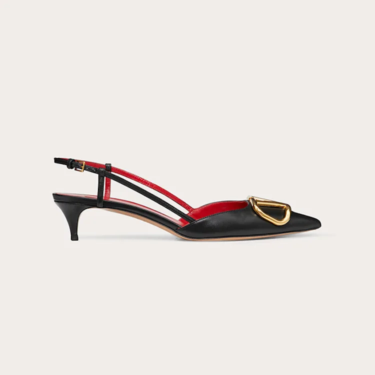 The spring of 2020 designer shoes V metal cutting short and shallow mouth after pointed strappy sandals
The spring of 2020 designer shoes V metal cutting short and shallow mouth after pointed strappy sandals