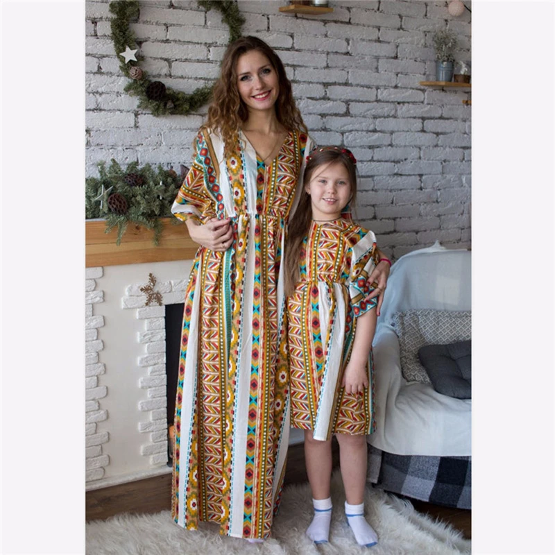 V-neck Mommy and Me Dress Short-sleeved Mother Daughter Geometric Print Dresses for Family Matching Autumn Party Clothes
V-neck Mommy and Me Dress Short-sleeved Mother Daughter Geometric Print Dresses for Family Matching Autumn Party Clothes