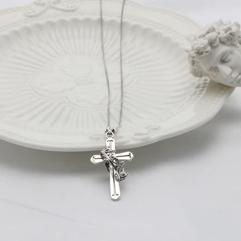 YiShi S925 sterling silver crown pendant cross necklace Korean vintage personality fashion necklace 
YiShi S925 sterling silver crown pendant cross necklace Korean vintage personality fashion necklace