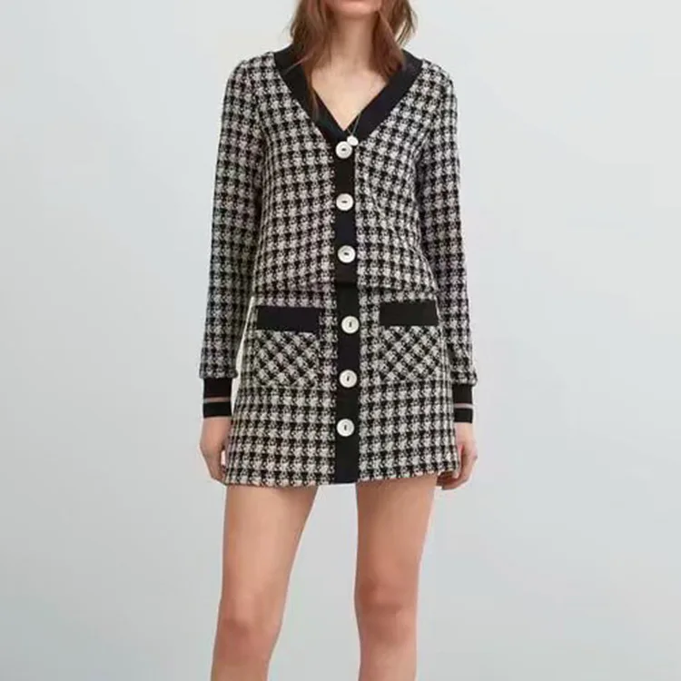 2019 Spring Little Red Book Thousands of Birds Texture Tweed Button Tops + Half-length Short Skirt Set
2019 Spring Little Red Book Thousands of Birds Texture Tweed Button Tops + Half-length Short Skirt Set