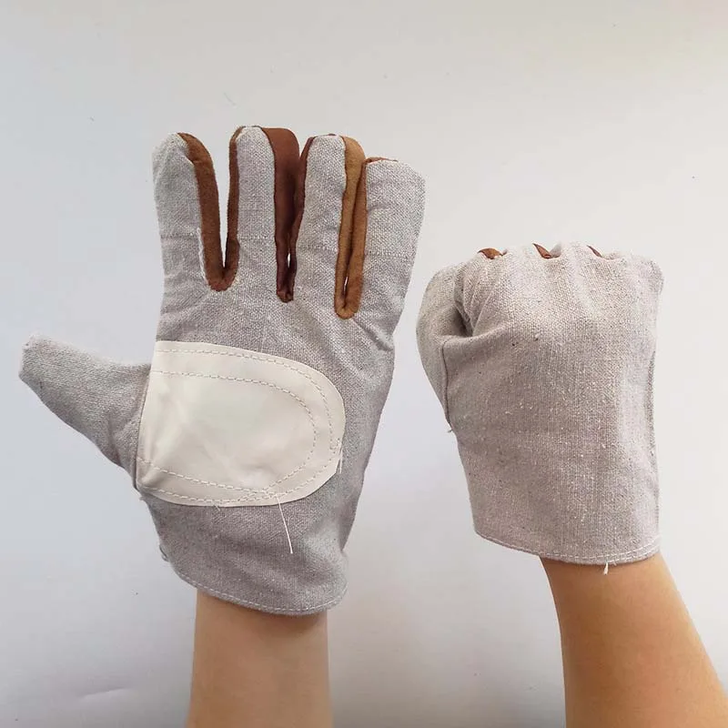 Double-line single-layer canvas protective cloth gloves Wear-resistant electric welding work gloves 
Double-line single-layer canvas protective cloth gloves Wear-resistant electric welding work gloves