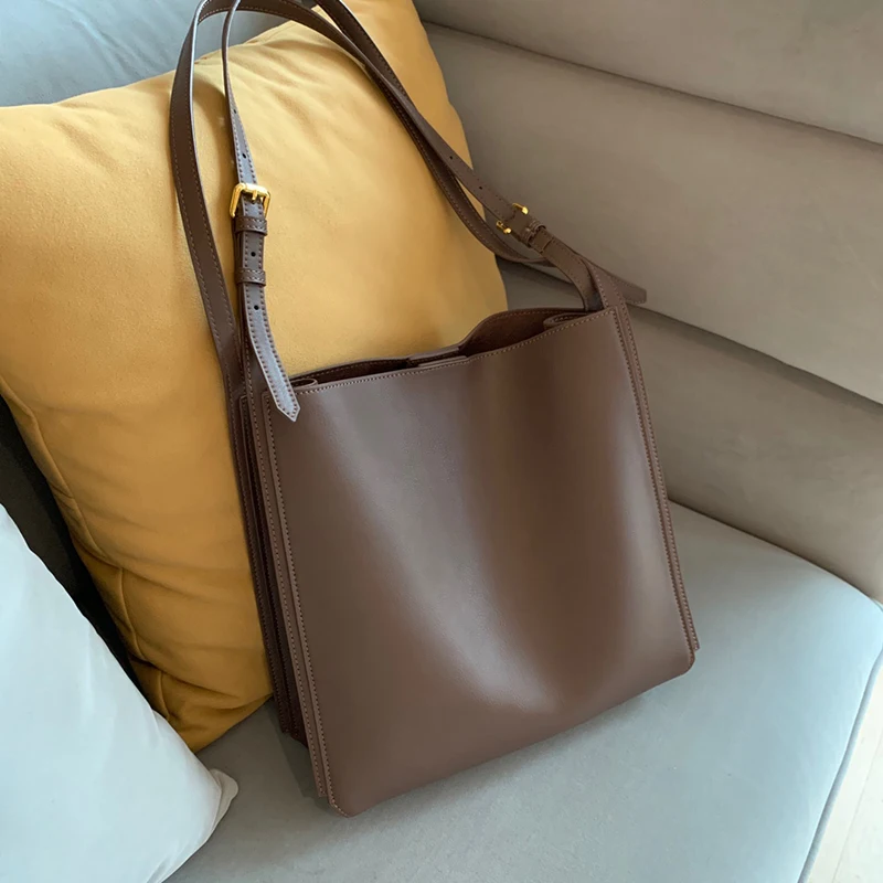 Fashion Women Shoulder Bags Designer Simply Handbags Luxury Soft Pu Leather Messenger Bag Large Capacity Buckets Bag Big Totes
Fashion Women Shoulder Bags Designer Simply Handbags Luxury Soft Pu Leather Messenger Bag Large Capacity Buckets Bag Big Totes
