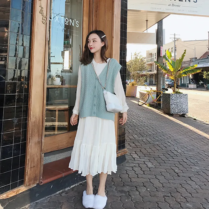 Casual sweater loose Vest v-neck button solid color fahion popular knit spring and autumn 2019 hot sell sweaters vestidos LXJ778
Casual sweater loose Vest v-neck button solid color fahion popular knit spring and autumn 2019 hot sell sweaters vestidos LXJ778