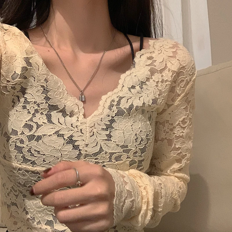 High Quality Lace Blouse 2021 Spring Tops Elegant Shirt for Women Croset Ladies European Clothing Kpop Slim V-neck Crop Tops
High Quality Lace Blouse 2021 Spring Tops Elegant Shirt for Women Croset Ladies European Clothing Kpop Slim V-neck Crop Tops