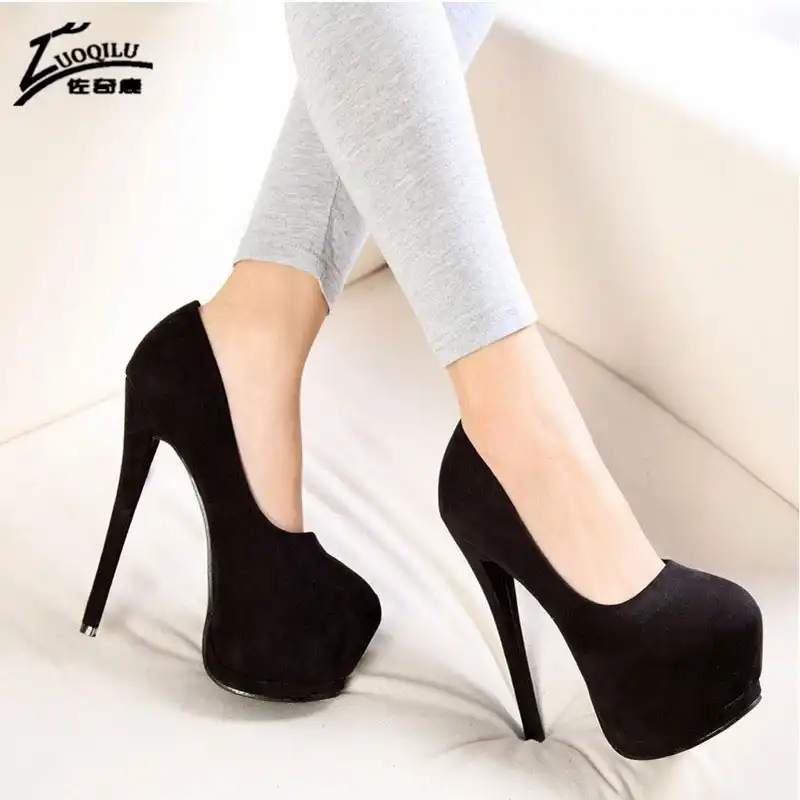 zapatos negros altos de mujer