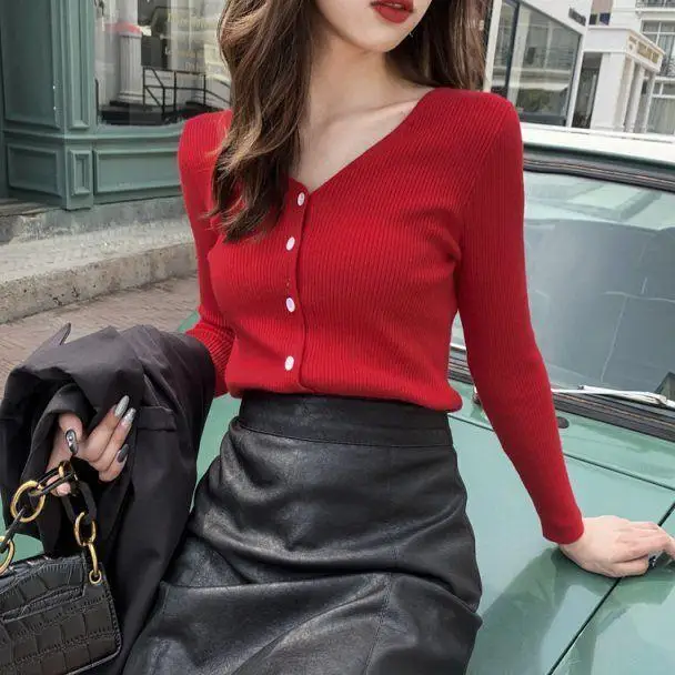 2020 autumn new V-Neck Sweater for women's outer knitting cardigan thin spring and autumn with heart machine bottoming top
2020 autumn new V-Neck Sweater for women's outer knitting cardigan thin spring and autumn with heart machine bottoming top