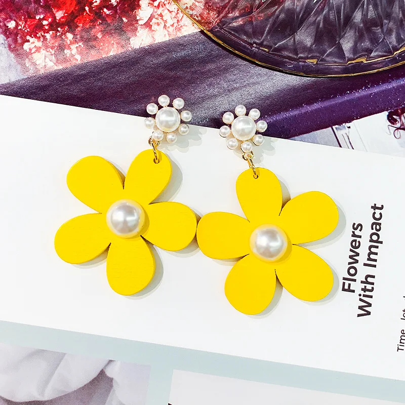 

Summer Yellow Geometric Acrylic Irregular Flower Pearl Dangle Earrings for Women Metal Bump Wafer Geometric Earring