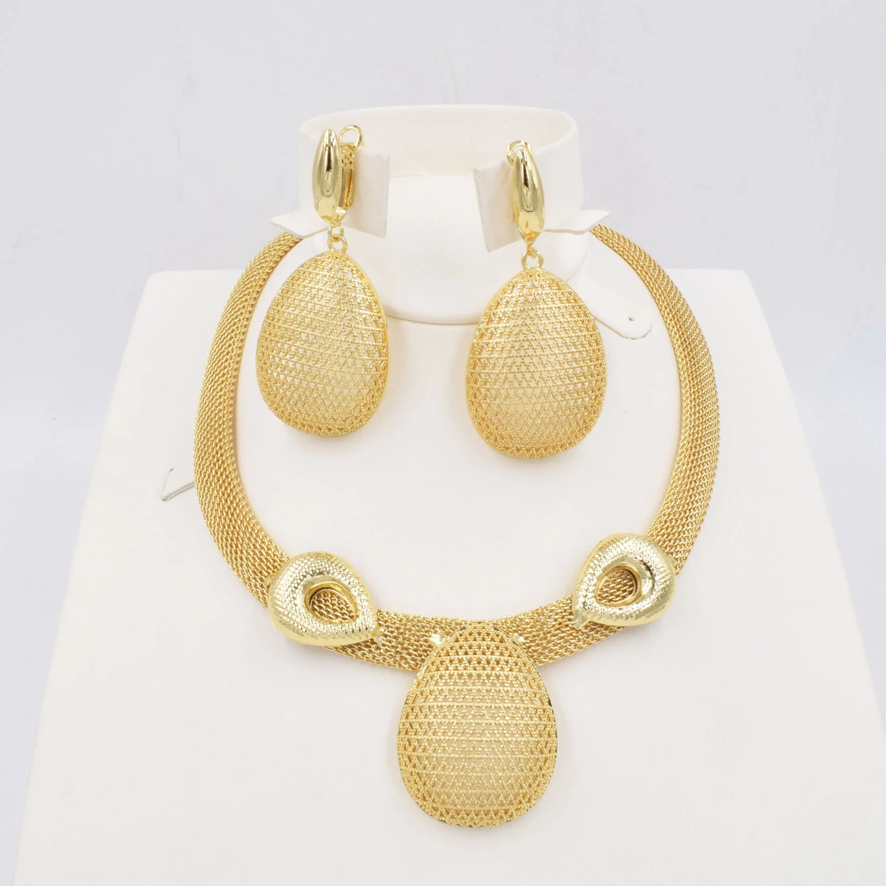 New High Quality set Dubai African Gold Color 3color set Fashion Wedding Bridal Costume Jewelry Sets
New High Quality set Dubai African Gold Color 3color set Fashion Wedding Bridal Costume Jewelry Sets