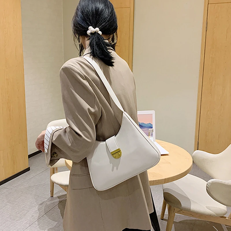 Fashion Chain Solid Color Womens Shoulder Bag Casual PU Leather Baguette Bag Female Designer Phone Purse Bags for Women 2020 NEW
Fashion Chain Solid Color Womens Shoulder Bag Casual PU Leather Baguette Bag Female Designer Phone Purse Bags for Women 2020 NEW