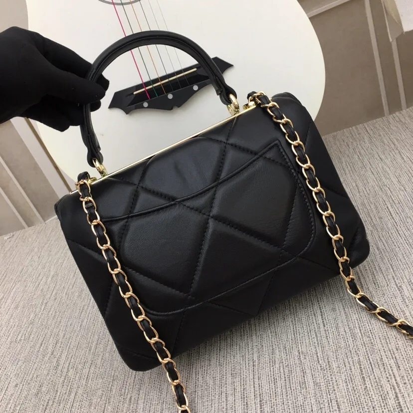 Alina 2019 New Large checked chain handbag Luxury fashion genuine leather crossbody women bag high quality free shipping
Alina 2019 New Large checked chain handbag Luxury fashion genuine leather crossbody women bag high quality free shipping
