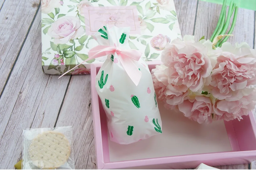 Description Picture 6 of item12*17cm 10pcs Small flower leave heart Bag with Ribbon Cookie Snacks Gift Packaging Party Birthday Wedding Favor Decoration