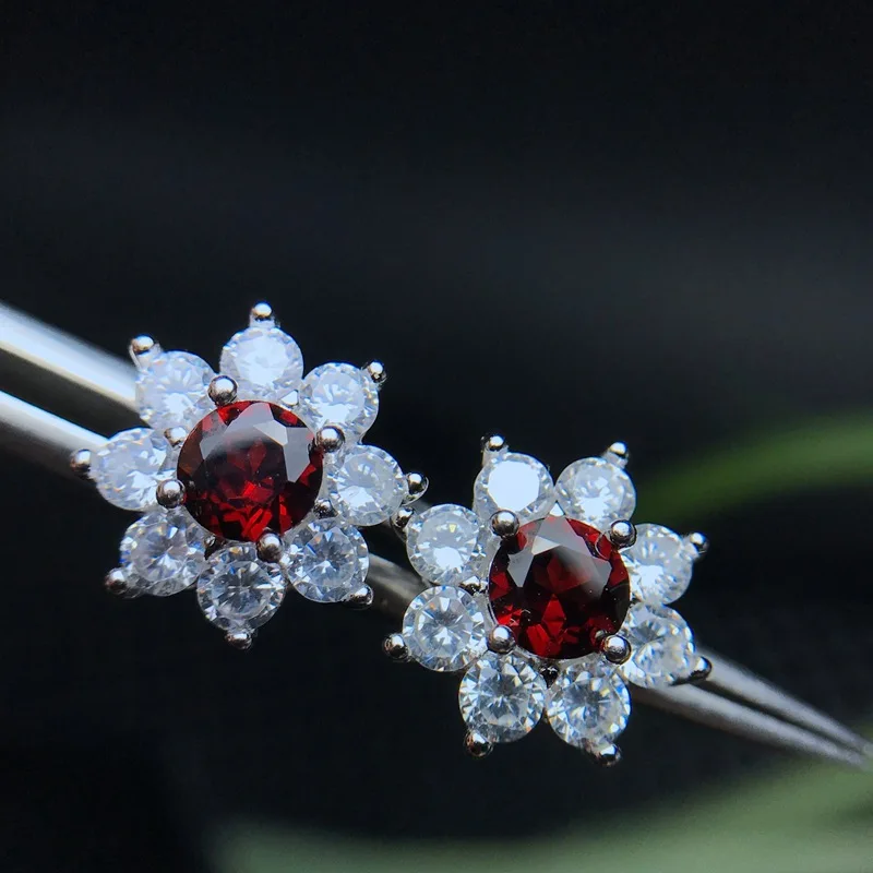 MeiBaPJ Natural Garnet Flower Stud Earrings Real 925 Sterling Silver Red Stone Earrings Fine Charm Jewelry for Women
MeiBaPJ Natural Garnet Flower Stud Earrings Real 925 Sterling Silver Red Stone Earrings Fine Charm Jewelry for Women