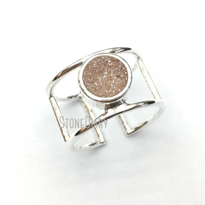 RM12697 Copper Double Wrapped Peach Druzy Crystal Silver Plated Round Shape Finger Ring Adjustable
RM12697 Copper Double Wrapped Peach Druzy Crystal Silver Plated Round Shape Finger Ring Adjustable