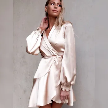 Women Elegant Satin Ruffles Mini Dress Long Sleeves V-neck Solid Pink Holiday Short Dresses New Party Robe Femme Vestidos
Women Elegant Satin Ruffles Mini Dress Long Sleeves V-neck Solid Pink Holiday Short Dresses New Party Robe Femme Vestidos