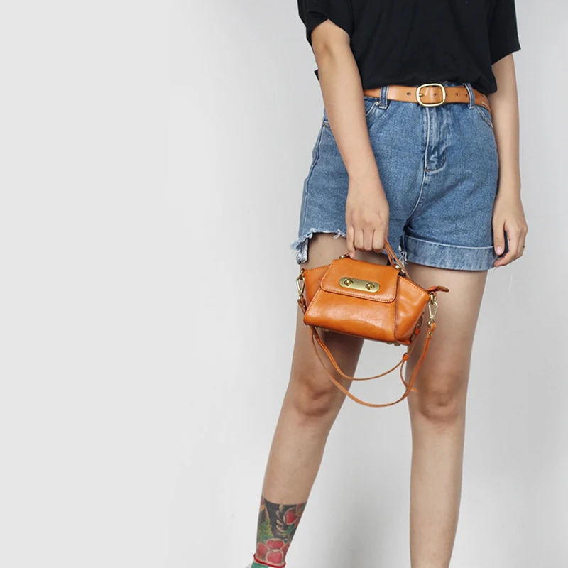2020 latest classic joker cute dumpling bag leather bag with one shoulder diagonal span lock for women
2020 latest classic joker cute dumpling bag leather bag with one shoulder diagonal span lock for women