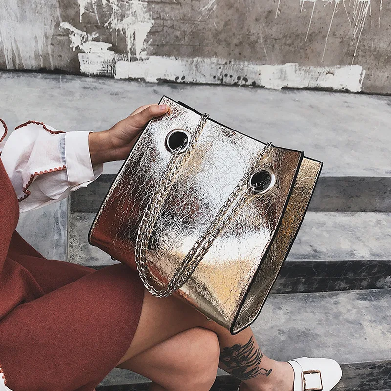 Big Tote Female Bag Burst Crack Chain Shoulder Messenger Bag PU Leather Rivet Large Capacity Mobile Ladies Bags for Women 2018
Big Tote Female Bag Burst Crack Chain Shoulder Messenger Bag PU Leather Rivet Large Capacity Mobile Ladies Bags for Women 2018
