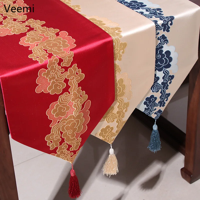 

Classical Chinese Style Auspicious Clouds Table Runner Embroidery Red Table Flag Home Banquet Decor Table Cover with Tassels