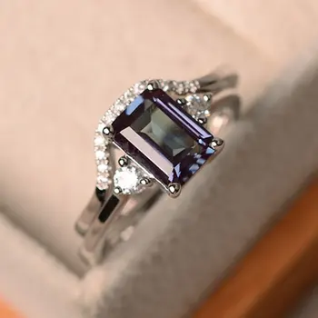 European and American Zircon Simple Emerald Square Four-claw Ring S925 Sterling Silver Ladies Exquisite Ring Hand Jewelry 
European and American Zircon Simple Emerald Square Four-claw Ring S925 Sterling Silver Ladies Exquisite Ring Hand Jewelry