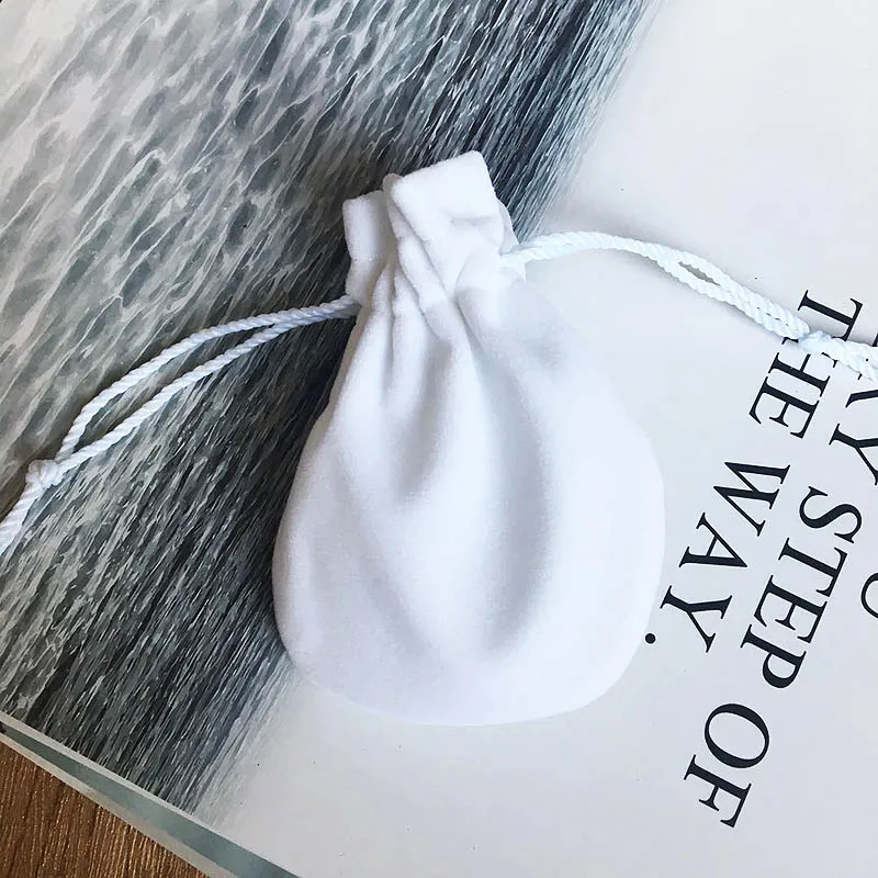 10pcs/lot Flannel Bag Pouch For Bead Charm Bracelet Women Original Europe Jewelry Birthday Gift White Bags Outer Packaging
10pcs/lot Flannel Bag Pouch For Bead Charm Bracelet Women Original Europe Jewelry Birthday Gift White Bags Outer Packaging