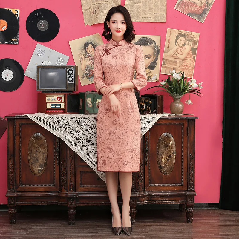 Lady Traditional Chinese Mandarin Collar Cheongsam Half Sleeve Vintage Button Qipao Comfortable Soft Slim Vestidos Plus Size
Lady Traditional Chinese Mandarin Collar Cheongsam Half Sleeve Vintage Button Qipao Comfortable Soft Slim Vestidos Plus Size