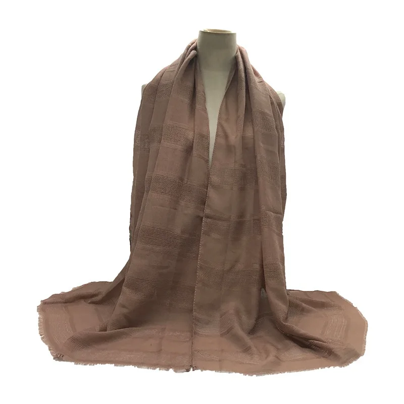 2019 Classic Solid Color Cotton Hijab Scarf for Ladies Designer Hollow Casual Muslim Head Scarves Warm Shawl Women Scarf Winter
2019 Classic Solid Color Cotton Hijab Scarf for Ladies Designer Hollow Casual Muslim Head Scarves Warm Shawl Women Scarf Winter