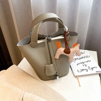 Designer Women Handbag Soft Leather Bucket Bag Casual Tote Bag High Quality Pu Leather Solid Color Composite Bag 2019 New
Designer Women Handbag Soft Leather Bucket Bag Casual Tote Bag High Quality Pu Leather Solid Color Composite Bag 2019 New