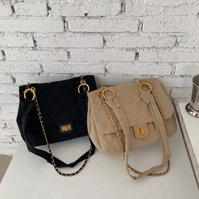 Korean Style New Designer Chain Women Bags Quilting Nylon Female Handbags Middle Ling Plaid Ladies Shoulder Bag Whole Sale
Korean Style New Designer Chain Women Bags Quilting Nylon Female Handbags Middle Ling Plaid Ladies Shoulder Bag Whole Sale
