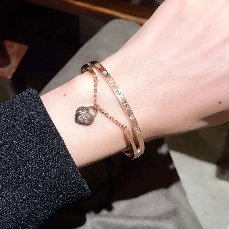 YUN RUO Roman Numerals Heart Open Bangle Couple Rose Gold Color Fashion Titanium Steel Jewelry Woman Never Fade Drop Shipping
YUN RUO Roman Numerals Heart Open Bangle Couple Rose Gold Color Fashion Titanium Steel Jewelry Woman Never Fade Drop Shipping