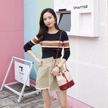 2020 New Korean Style Rhombus Embossed Drawstring Bucket Bag Shoulder Messenger Bag Fashion Retro Coin Purse 
2020 New Korean Style Rhombus Embossed Drawstring Bucket Bag Shoulder Messenger Bag Fashion Retro Coin Purse