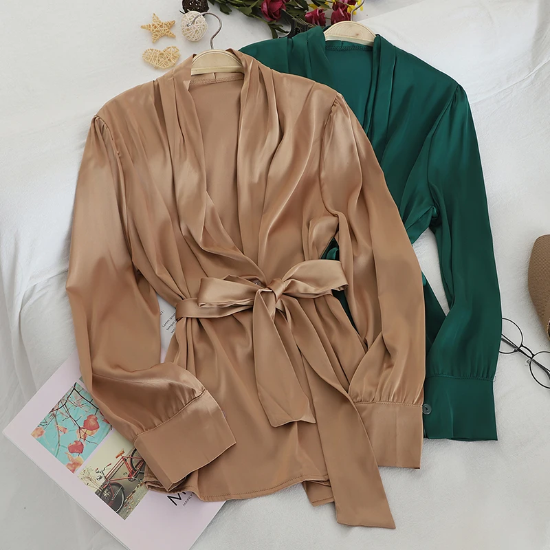 2024 spring new female deep V-neck lantern sleeve slim ruffles shirt women's solid lace-up satin blouse women shirts top
2024 spring new female deep V-neck lantern sleeve slim ruffles shirt women's solid lace-up satin blouse women shirts top