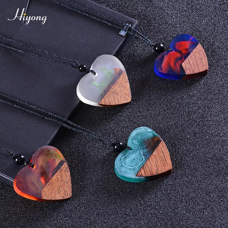 

Fashion Vintage Heart-shaped Resin Wood Necklace Handmade Long Rope Wooden Pendants Necklace Jewelry for Men Women Birthday Gift