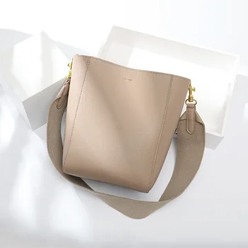 2020 new broad-band one-shoulder messenger bag water bucket bag fashion versatile large-capacity leather bag for women
2020 new broad-band one-shoulder messenger bag water bucket bag fashion versatile large-capacity leather bag for women