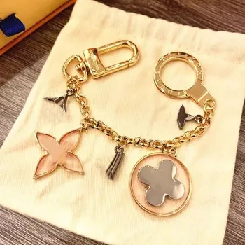 Luxury Good Luck Clover Metal Key Chain High-End Fashion Brands Key Chain Flower KeyRing Women Bag Charm Pendant Car Accessories
Luxury Good Luck Clover Metal Key Chain High-End Fashion Brands Key Chain Flower KeyRing Women Bag Charm Pendant Car Accessories