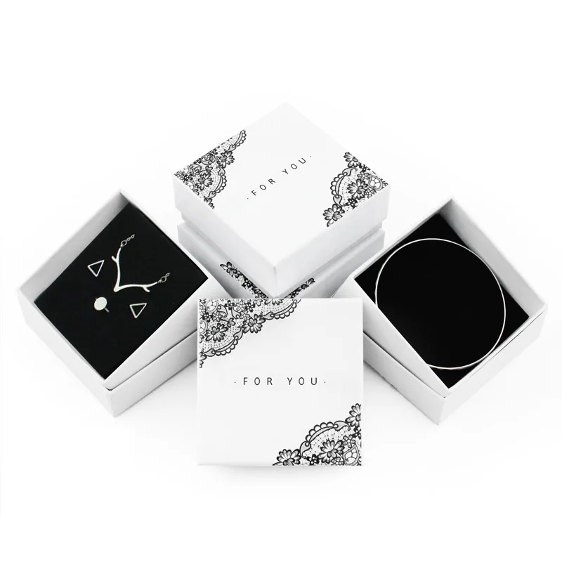 Lace Pattern Jewelry Box Small Fresh Gift Box Packaging Card Silver Cloth White Small Square Box Party Gift Boxes Bags
Lace Pattern Jewelry Box Small Fresh Gift Box Packaging Card Silver Cloth White Small Square Box Party Gift Boxes Bags