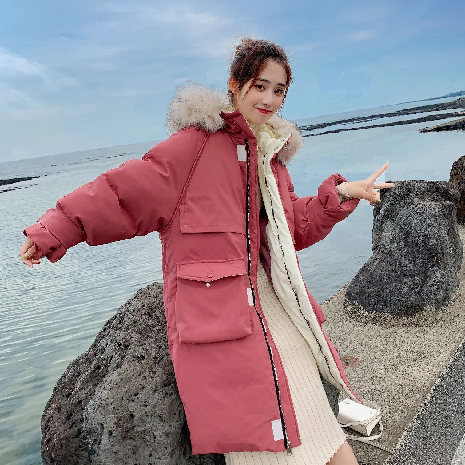 Photo Shoot Main Push in College Style Brick Red Mixed Colors Mid-length Hooded Large Fur Collar Best Friend down Coat Cotton Ov
Photo Shoot Main Push in College Style Brick Red Mixed Colors Mid-length Hooded Large Fur Collar Best Friend down Coat Cotton Ov