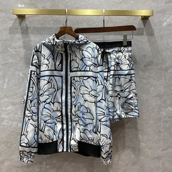 Luxury Brand Women Hooded Windbreaker Jacket and Shorts Two-piece Set High-end Elastic Waist Hand-paint Long-sleeved Shorts Sets
Luxury Brand Women Hooded Windbreaker Jacket and Shorts Two-piece Set High-end Elastic Waist Hand-paint Long-sleeved Shorts Sets