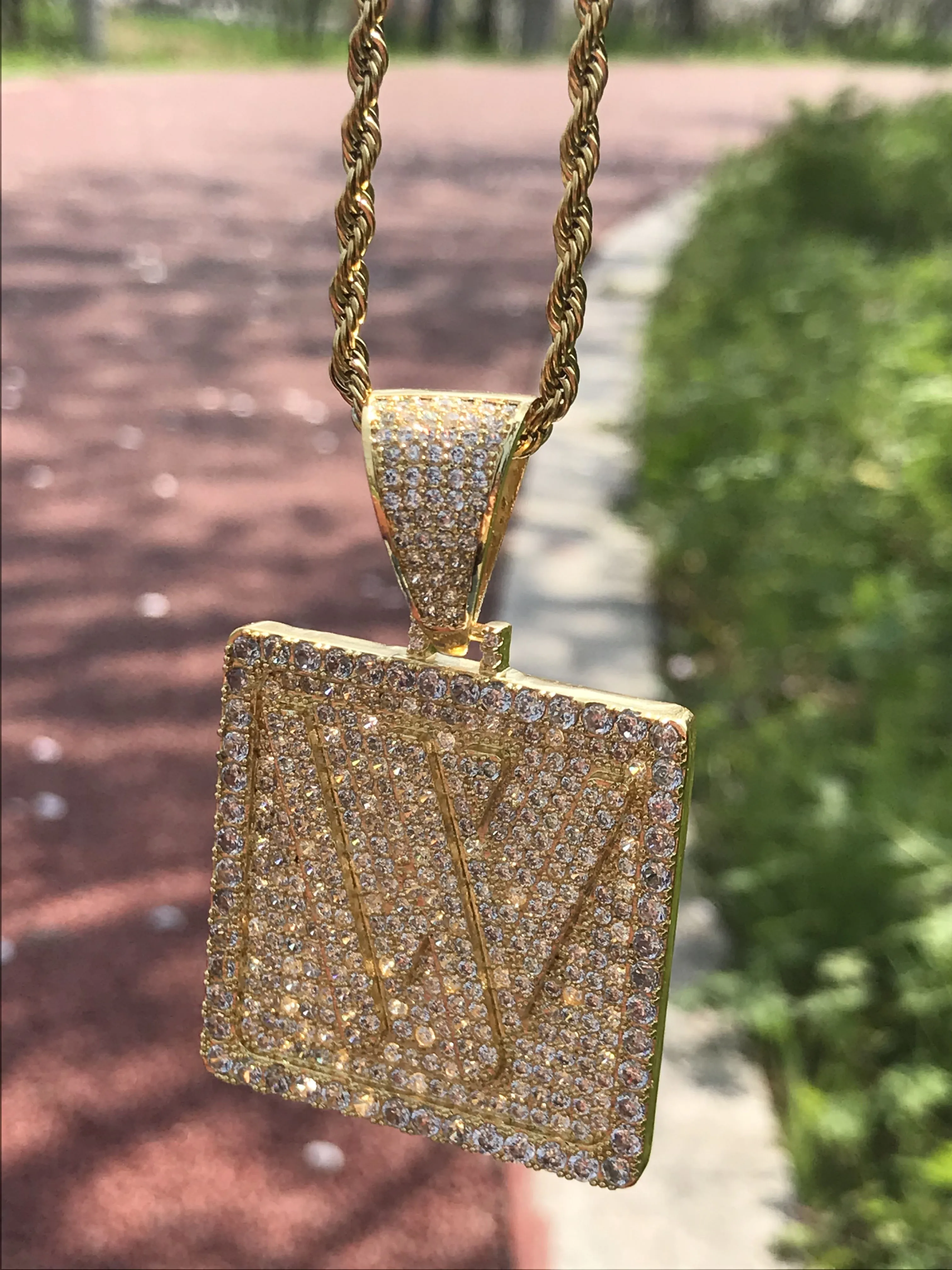 P&G "W" Necklaces Pendants Men Copper and AAA zircon Gold and Silver Square medal Pendant with free rope chain or cuban chain
P&G "W" Necklaces Pendants Men Copper and AAA zircon Gold and Silver Square medal Pendant with free rope chain or cuban chain