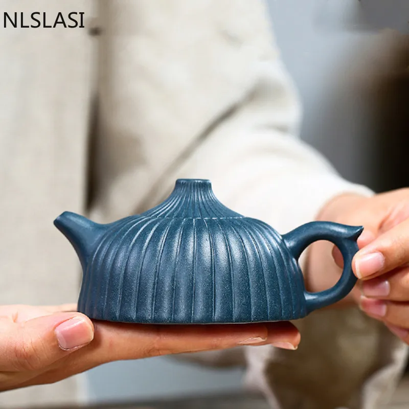 Yixing Boutique Tea pot Purple Clay Teapot beauty kettle Raw ore Azure mud Handmade Teaware Authentic Customized gifts 160ml
Yixing Boutique Tea pot Purple Clay Teapot beauty kettle Raw ore Azure mud Handmade Teaware Authentic Customized gifts 160ml