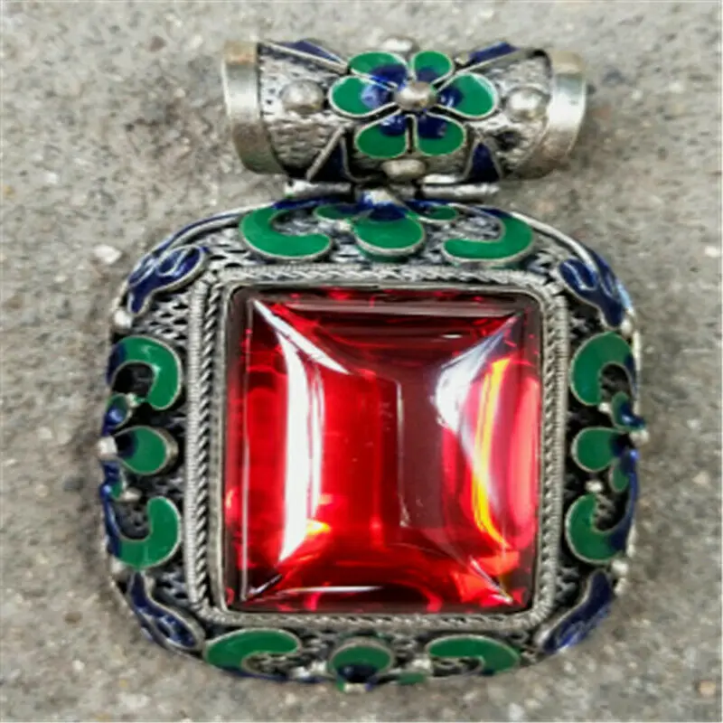 Chinese Old Craft Made Old Tibetan Silver Cloisonne Inlaid Zircon Pendant for Women Men Fashion Accessories A02
Chinese Old Craft Made Old Tibetan Silver Cloisonne Inlaid Zircon Pendant for Women Men Fashion Accessories A02