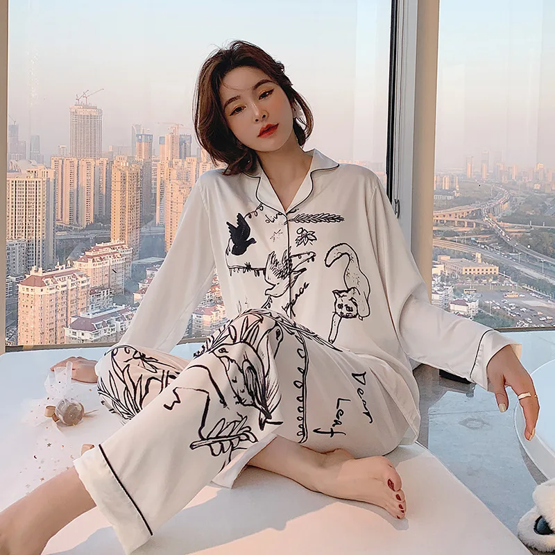 2021 Spring Women's Pajamas Set Luxury Style Fashion Natural Animal Graffiti Sleepwear Silk Like Leisure Home Clothes Nightwear
2021 Spring Women's Pajamas Set Luxury Style Fashion Natural Animal Graffiti Sleepwear Silk Like Leisure Home Clothes Nightwear