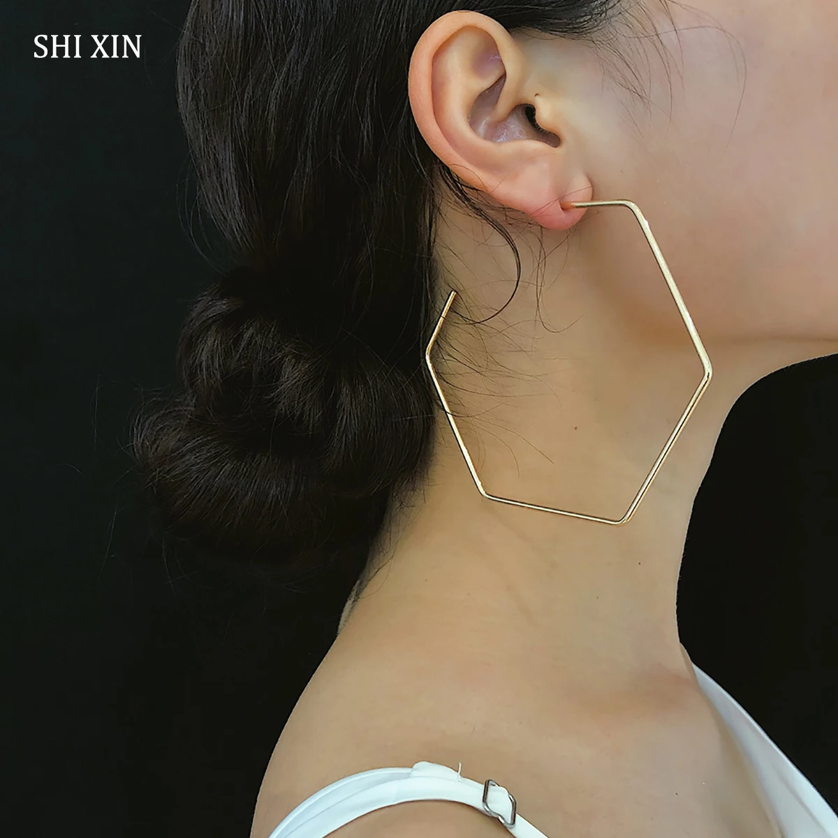 SHIXIN Exaggerated Big Hoop Earrings for Women Punk Large Open Gold/Silver Geometric Earrings Designer Fashion Earings Jewelry
SHIXIN Exaggerated Big Hoop Earrings for Women Punk Large Open Gold/Silver Geometric Earrings Designer Fashion Earings Jewelry