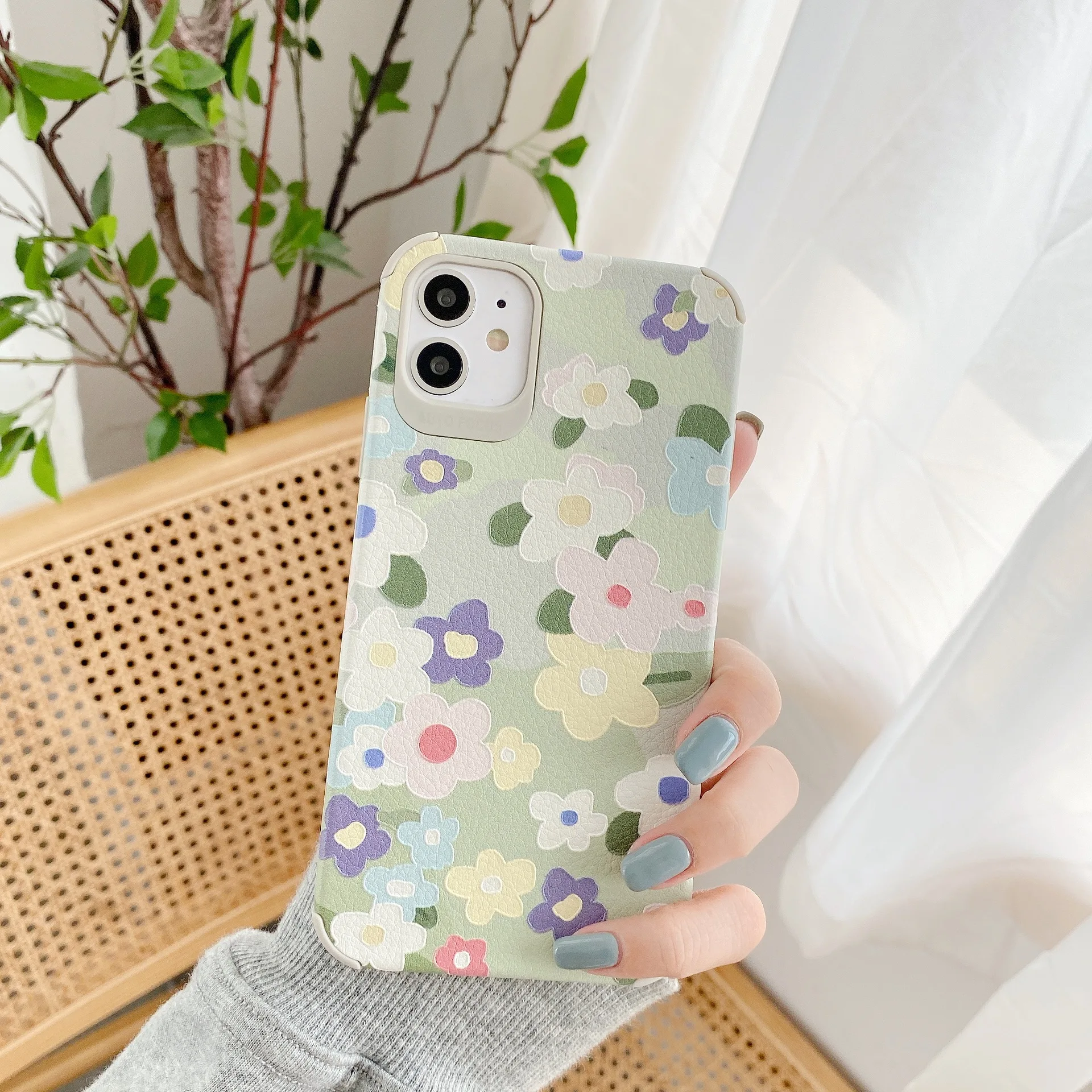 Retro Summer Flowers Embossing cute Phone Case For iPhone 11 Pro Max Xr Xs Max X 7 8 Plus SE case silicone cover Korean fashion
Retro Summer Flowers Embossing cute Phone Case For iPhone 11 Pro Max Xr Xs Max X 7 8 Plus SE case silicone cover Korean fashion