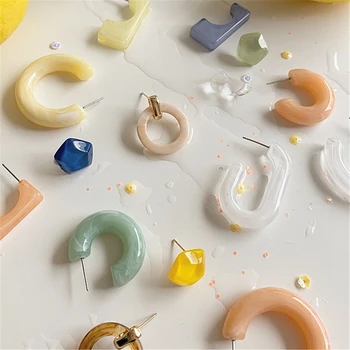 AOMU 1Pair 2020 Korea Chic Transparent Colorful Resin Geometric Semicircle Earrings for Women Girl Hoop Party Jewelry Gifts
AOMU 1Pair 2020 Korea Chic Transparent Colorful Resin Geometric Semicircle Earrings for Women Girl Hoop Party Jewelry Gifts