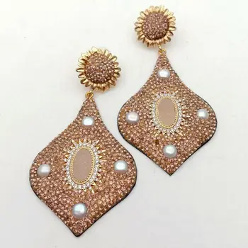 White Pearl A1gate Druzy Champagne color Macacrsite Dangle Earrings 
White Pearl A1gate Druzy Champagne color Macacrsite Dangle Earrings