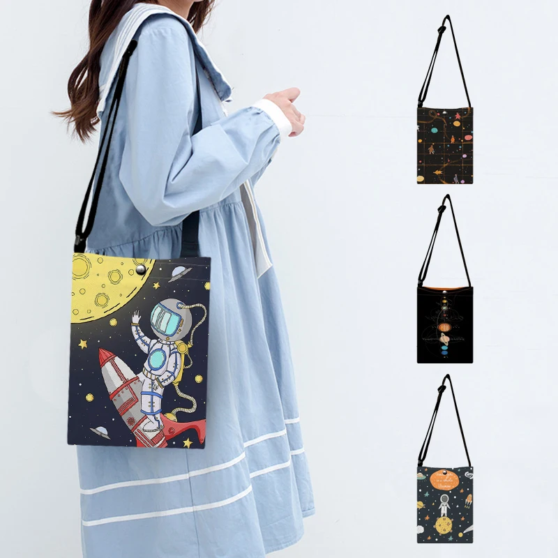 2021 Summer Fashion Women Bag Handbags Cartoon Spaceman Astronaut Print Shoulder Bag Small Flap Crossbody Messenger Bags
2021 Summer Fashion Women Bag Handbags Cartoon Spaceman Astronaut Print Shoulder Bag Small Flap Crossbody Messenger Bags