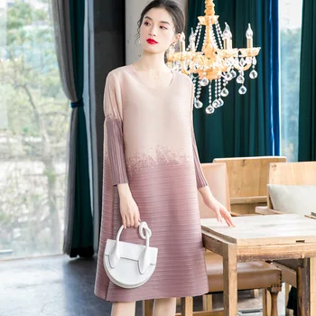 Plus Size Dress For Women 45-75kg Spring 2020 Round Neck Three Quarter Sleeves Elastic Loose Miyake Pleated Dress Knee Length
Plus Size Dress For Women 45-75kg Spring 2020 Round Neck Three Quarter Sleeves Elastic Loose Miyake Pleated Dress Knee Length