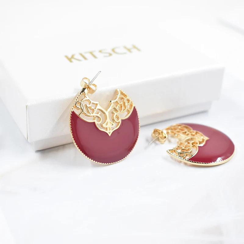 2019 New C Shape Metal Simple Design Geometric Earrings Dripping Oil Red Color Vintage Hollow Hoop Earrings For Women Girls
2019 New C Shape Metal Simple Design Geometric Earrings Dripping Oil Red Color Vintage Hollow Hoop Earrings For Women Girls