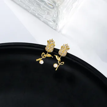 2020 New joker contracted small pearl metal flowers Women earrings fashion senior temperament fine crystal shiny Drop Earrings
2020 New joker contracted small pearl metal flowers Women earrings fashion senior temperament fine crystal shiny Drop Earrings