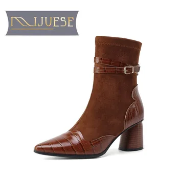MLJUESE 2021 women ANKLE boots Cow leather+Flock Winter short plush Pointed Toe zip Buckle Strap High heels female boots size 40
MLJUESE 2021 women ANKLE boots Cow leather+Flock Winter short plush Pointed Toe zip Buckle Strap High heels female boots size 40